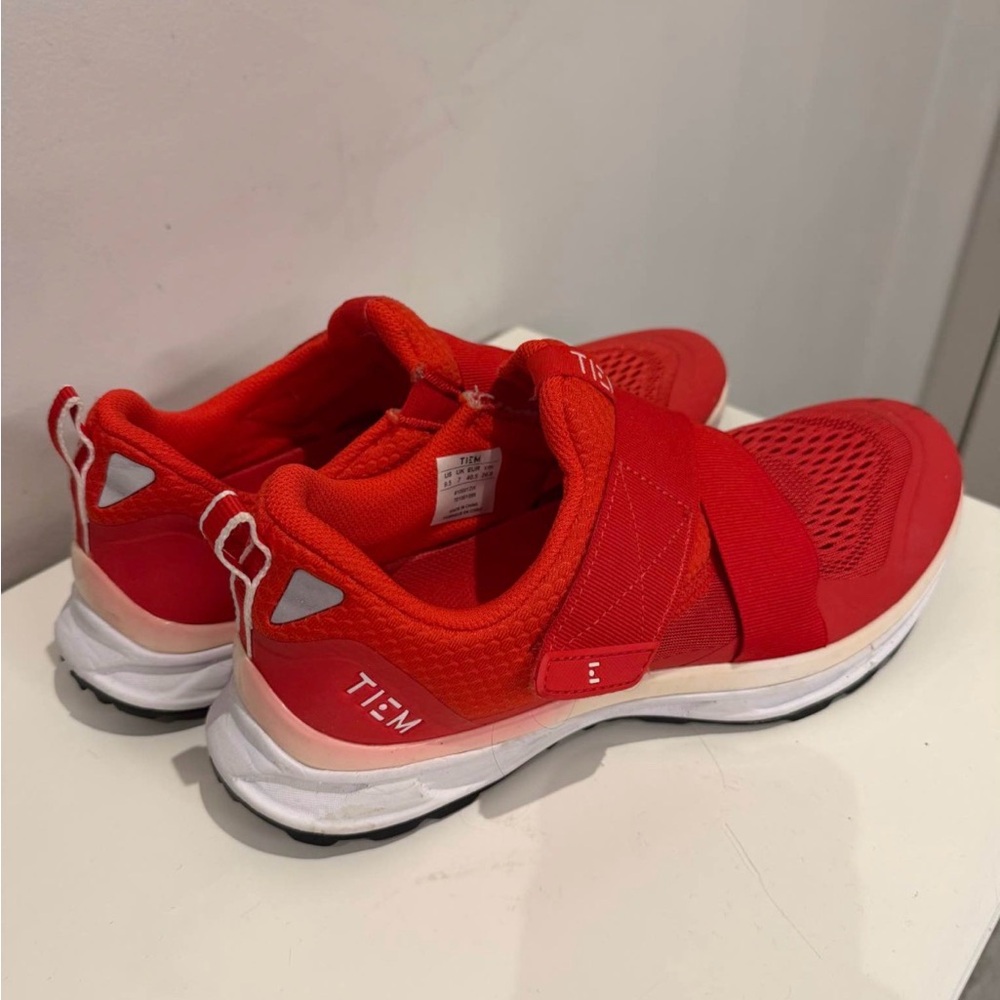 TIEM Slipstream Red Cycling Shoes – Women’s 9.5 (EUR 40.5)